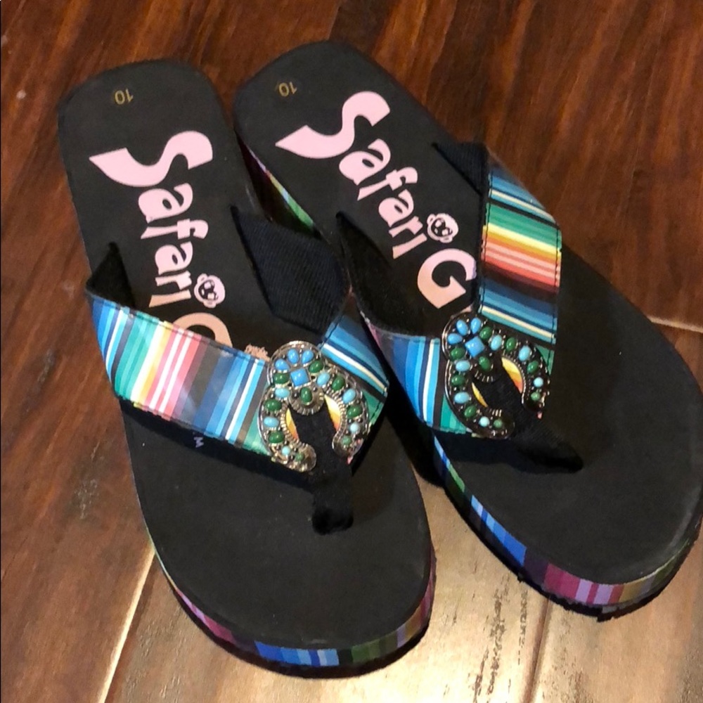 Flip flops Serape - platform sz 10 Never Worn!
